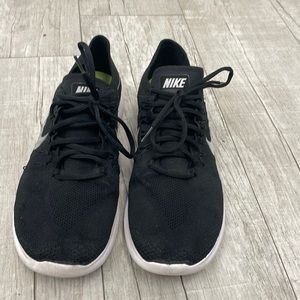 Nike Free flyknits black 12 M